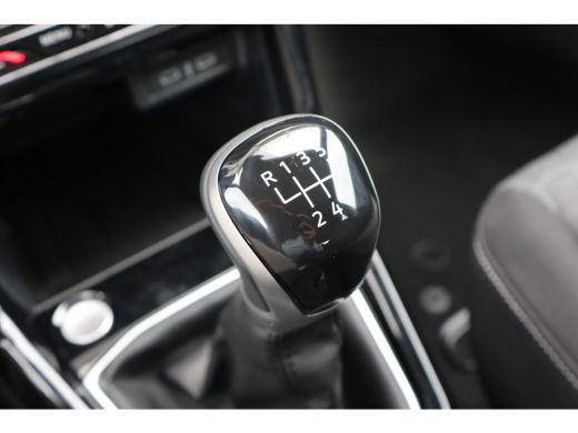 Volkswagen T-Cross Life Edition Inclusief €2000,- inruilvoordeel | 'App-Connect' draadloze smartphone integratie | A... ActivLease financial lease