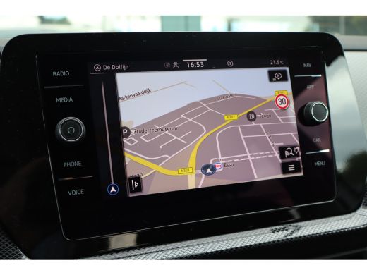 Volkswagen T-Cross Life Edition Inclusief €2000,- inruilvoordeel | 'App-Connect' draadloze smartphone integratie | A... ActivLease financial lease