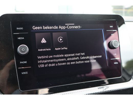 Volkswagen T-Cross Life Edition Inclusief €2000,- inruilvoordeel | 'App-Connect' draadloze smartphone integratie | A... ActivLease financial lease