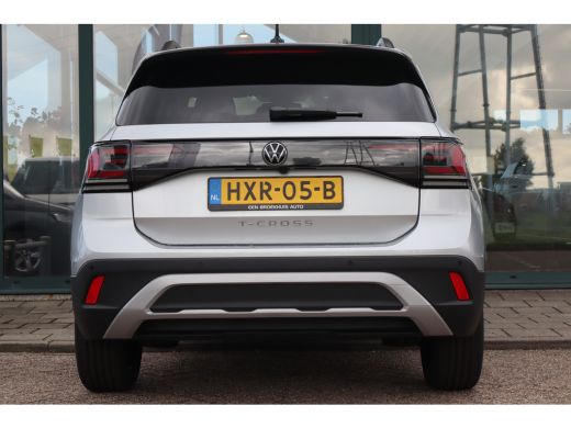 Volkswagen T-Cross Life Edition Inclusief €2000,- inruilvoordeel | 'App-Connect' draadloze smartphone integratie | A... ActivLease financial lease