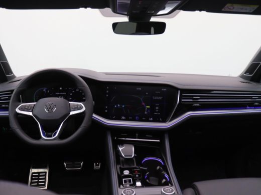 Volkswagen Touareg 3.0 TSi eHybrid 4MOTION R Edition 463PK DSG trekhaak, 22" lichtmetaal, panoramadak, 360gr. camera... ActivLease financial lease