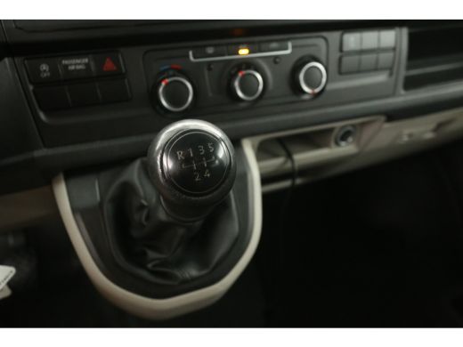 Volkswagen Transporter 2.0 TDI L2H1 | Dubbele Cabine | 6 Persoons | Airco Cruise Carplay Navigatie Elektrpakket ActivLease financial lease
