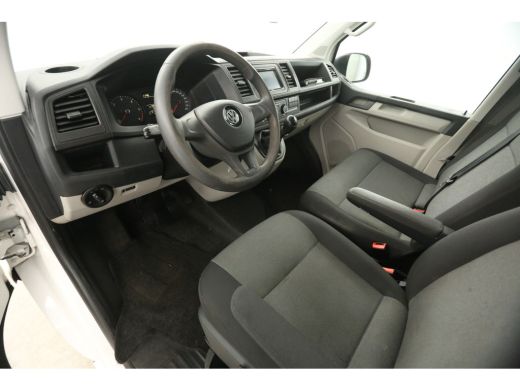 Volkswagen Transporter 2.0 TDI L2H1 | Dubbele Cabine | 6 Persoons | Airco Cruise Carplay Navigatie Elektrpakket ActivLease financial lease