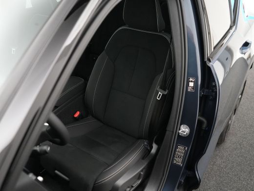 Volvo  XC40 B4 Plus Black Edition | FULL OPTION | 360° Camera | Leder-Nubuck | Panoramadak | Matrix LED | Ada... ActivLease financial lease