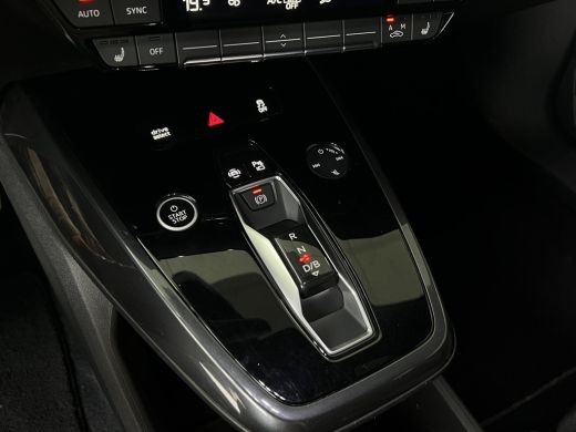 Audi Q4 e-tron 40 Launch edition S Competition 77 kWh S-LINE | 1/2 LEDER | NAVI ActivLease financial lease