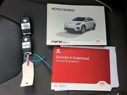 Kia e-Niro DynamicLine 64 kWh 1/2 LEDER | CAMERA | NL-AUTO ActivLease financial lease