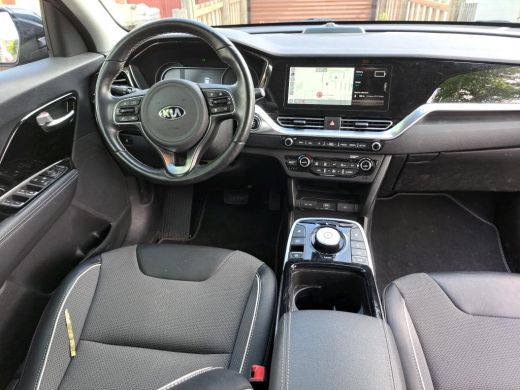 Kia e-Niro DynamicLine 64 kWh 1/2 LEDER | CAMERA | NL-AUTO ActivLease financial lease