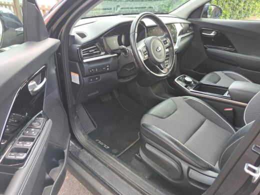 Kia e-Niro DynamicLine 64 kWh 1/2 LEDER | CAMERA | NL-AUTO ActivLease financial lease
