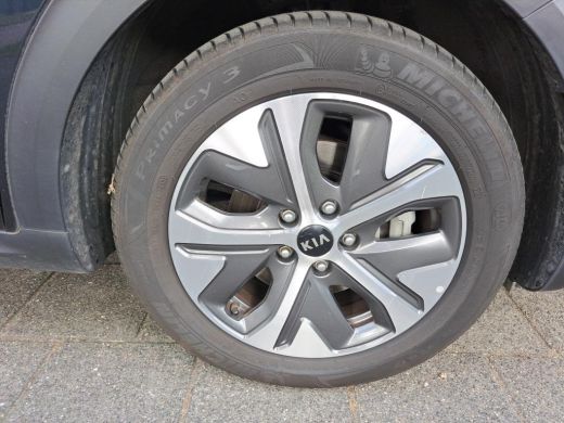 Kia e-Niro DynamicLine 64 kWh 1/2 LEDER | CAMERA | NL-AUTO ActivLease financial lease