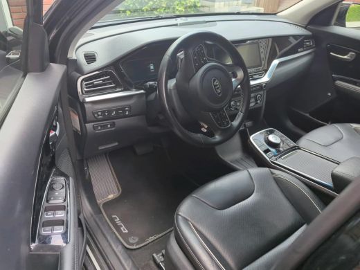Kia e-Niro ExecutiveLine 64 kWh LED | LEDER | NAVI | STOELKOELING ActivLease financial lease