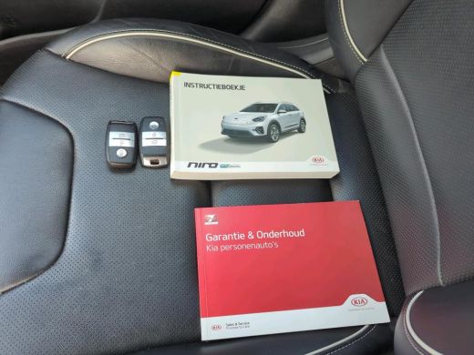Kia e-Niro ExecutiveLine 64 kWh NL-AUTO | LEDER | STOELVERW. KOELING ActivLease financial lease