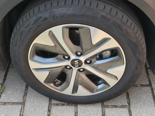 Kia e-Niro ExecutiveLine 64 kWh NL-AUTO | LEDER | STOELVERW. KOELING ActivLease financial lease