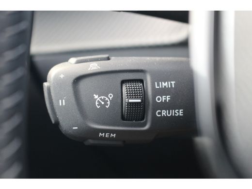 Peugeot 208 1.2 Hybrid 100 e-DCS6 Allure | Drive Assist | Stoelverwarming | Camera | Adapt. Cruise | Carplay ... ActivLease financial lease