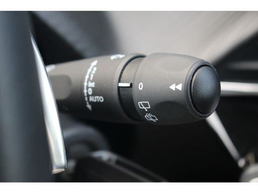 Peugeot 208 1.2 Hybrid 100 e-DCS6 Allure | Drive Assist | Stoelverwarming | Camera | Adapt. Cruise | Carplay ... ActivLease financial lease