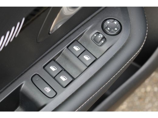 Peugeot 208 1.2 Hybrid 100 e-DCS6 Allure | Drive Assist | Stoelverwarming | Camera | Adapt. Cruise | Carplay ... ActivLease financial lease