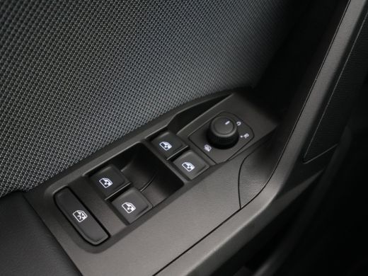 Seat Leon 1.0 TSI 110pk Style Business Intense Navigatie Pdc Clima Acc 318 ActivLease financial lease