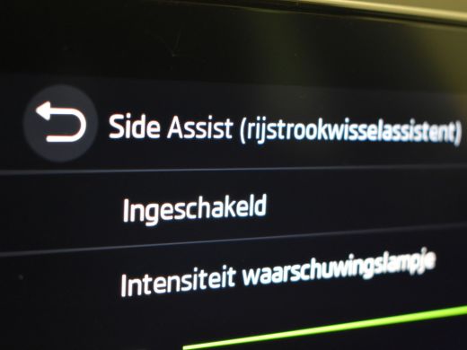 Skoda Octavia Combi 1.4 TSI iV PHEV Style 204pk Elektrische stoelen met geheugen | Camera achter | Led koplampe... ActivLease financial lease