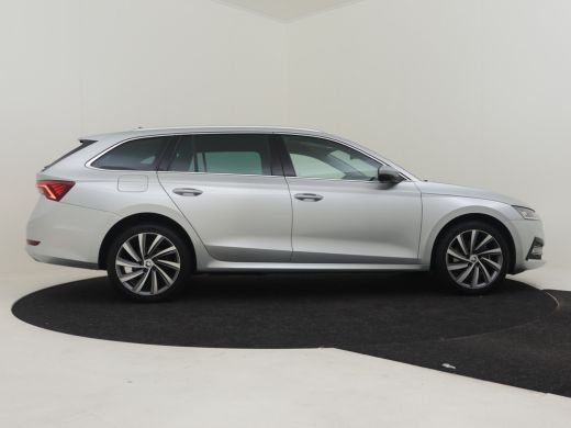 Skoda Octavia Combi 1.4 TSI iV PHEV Style 204pk Elektrische stoelen met geheugen | Camera achter | Led koplampe... ActivLease financial lease