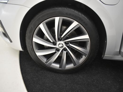 Skoda Octavia Combi 1.4 TSI iV PHEV Style 204pk Elektrische stoelen met geheugen | Camera achter | Led koplampe... ActivLease financial lease