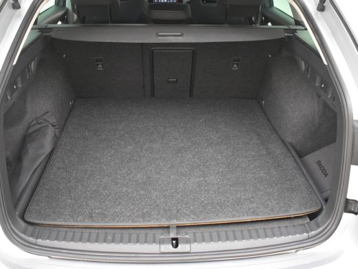 Skoda Octavia Combi 1.4 TSI iV PHEV Style 204pk Elektrische stoelen met geheugen | Camera achter | Led koplampe... ActivLease financial lease