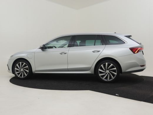 Skoda Octavia Combi 1.4 TSI iV PHEV Style 204pk Elektrische stoelen met geheugen | Camera achter | Led koplampe... ActivLease financial lease