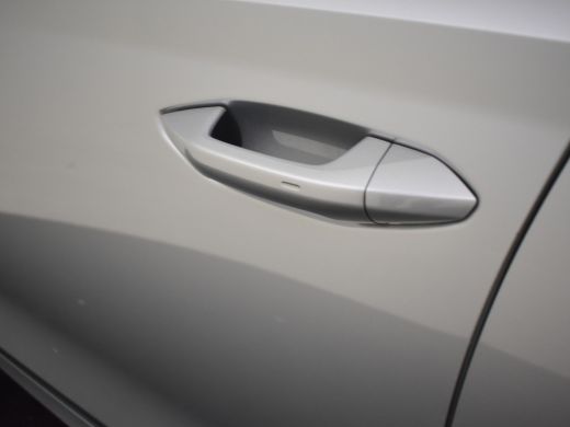 Skoda Octavia Combi 1.4 TSI iV PHEV Style 204pk Elektrische stoelen met geheugen | Camera achter | Led koplampe... ActivLease financial lease