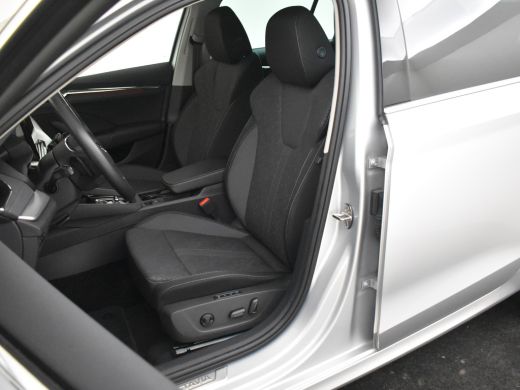 Skoda Octavia Combi 1.4 TSI iV PHEV Style 204pk Elektrische stoelen met geheugen | Camera achter | Led koplampe... ActivLease financial lease