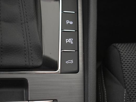 Skoda Superb Combi 1.4 TSI iV Business Edition Plus 218pk Trekhaak | Panoramadak | Adaptief crusie control | E... ActivLease financial lease