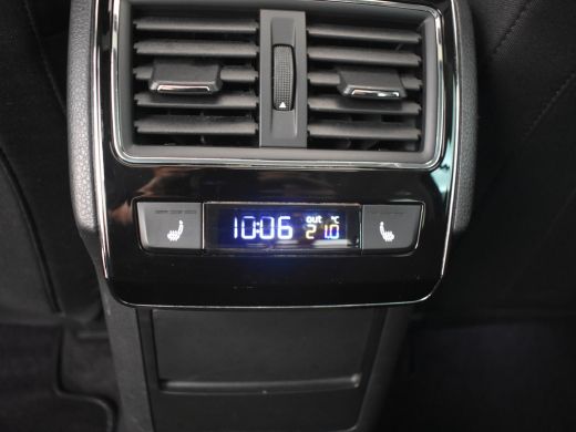 Skoda Superb Combi 1.4 TSI iV Business Edition Plus 218pk Trekhaak | Panoramadak | Adaptief crusie control | E... ActivLease financial lease