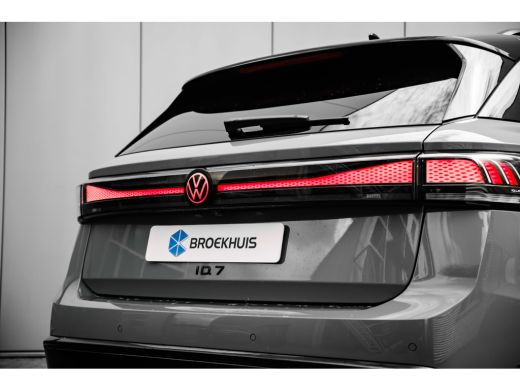 Volkswagen ID.7 Pro Limited Edition | Achterbank in ongelijke delen neerklapbaar incl. middenarmsteun en doorlaad... ActivLease financial lease