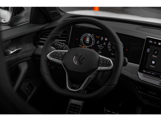 Volkswagen Passat Variant R-Line Edition - eHybrid | 'App-Connect' draadloze smartphone integratie | Afstandscontro... ActivLease financial lease