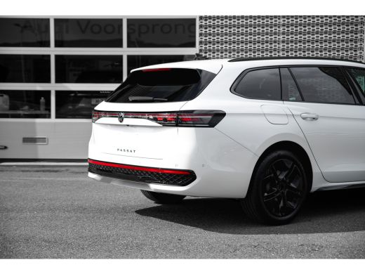 Volkswagen Passat Variant R-Line Edition - eHybrid | 'App-Connect' draadloze smartphone integratie | Afstandscontro... ActivLease financial lease