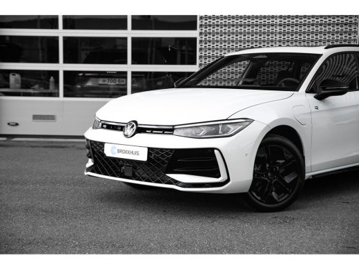 Volkswagen Passat Variant R-Line Edition - eHybrid | 'App-Connect' draadloze smartphone integratie | Afstandscontro... ActivLease financial lease