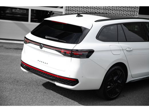 Volkswagen Passat Variant R-Line Edition - eHybrid | 'App-Connect' draadloze smartphone integratie | Afstandscontro... ActivLease financial lease