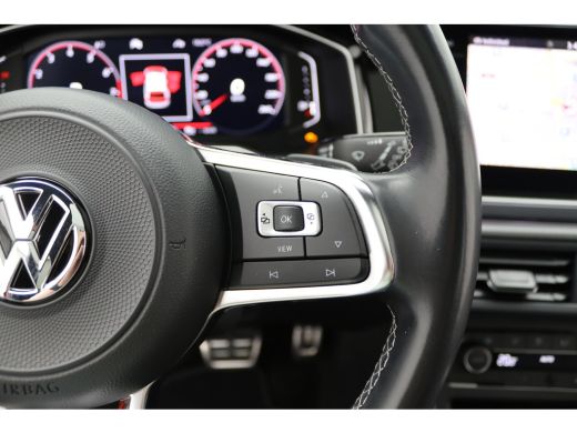 Volkswagen Polo 1.0 TSI Highline Business R-Line Panoramadak | Achterbank in delen neerklapbaar | Achteruitrijcam... ActivLease financial lease
