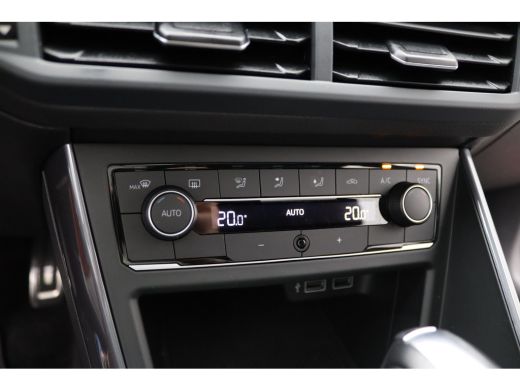 Volkswagen Polo 1.0 TSI Highline Business R-Line Panoramadak | Achterbank in delen neerklapbaar | Achteruitrijcam... ActivLease financial lease