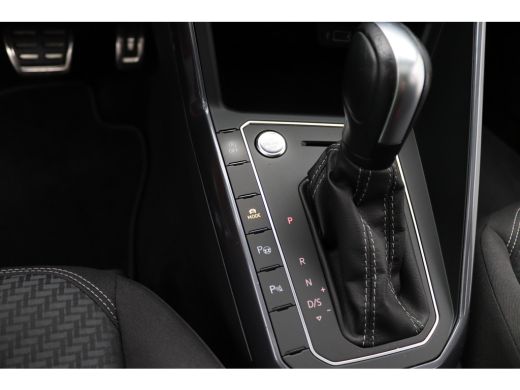 Volkswagen Polo 1.0 TSI Highline Business R-Line Panoramadak | Achterbank in delen neerklapbaar | Achteruitrijcam... ActivLease financial lease