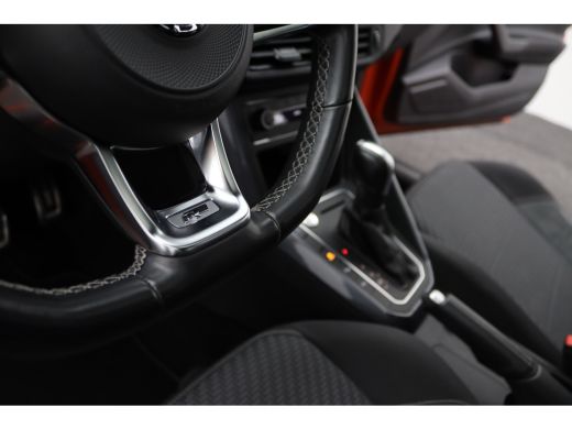 Volkswagen Polo 1.0 TSI Highline Business R-Line Panoramadak | Achterbank in delen neerklapbaar | Achteruitrijcam... ActivLease financial lease