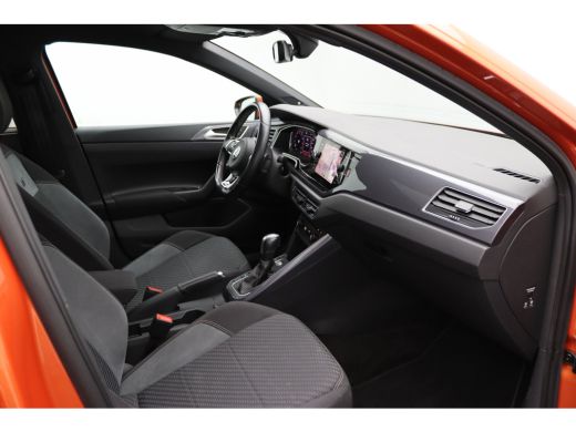 Volkswagen Polo 1.0 TSI Highline Business R-Line Panoramadak | Achterbank in delen neerklapbaar | Achteruitrijcam... ActivLease financial lease