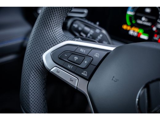 Volkswagen Tiguan R-Line Edition - eHybrid | 'App-Connect' draadloze smartphone integratie | Automatische afstandsr... ActivLease financial lease