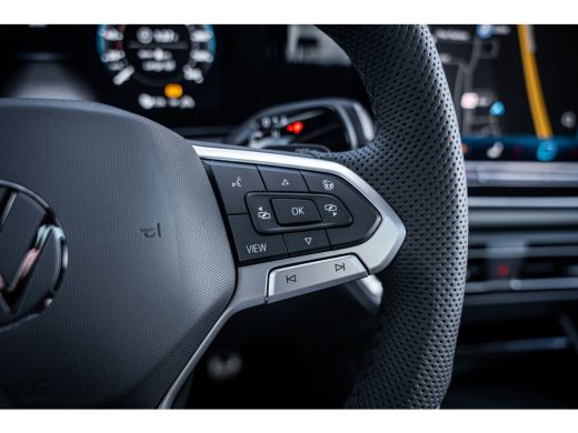 Volkswagen Tiguan R-Line Edition - eHybrid | 'App-Connect' draadloze smartphone integratie | Automatische afstandsr... ActivLease financial lease