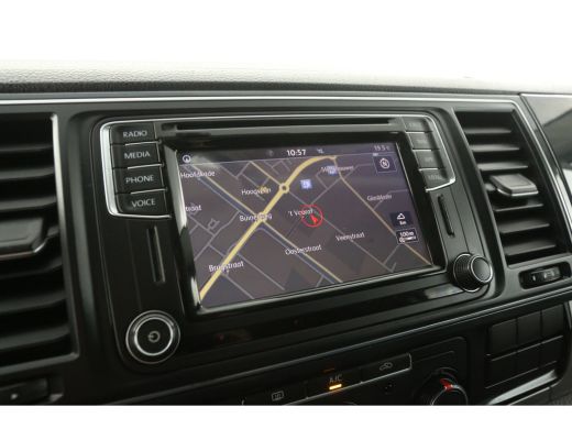 Volkswagen Transporter 2.0 TDI L2H1 | Dubbele Cabine | 5 Persoons | 140PK Airco ACC Camera Carplay PDC 17''LMV Trekhaak| ActivLease financial lease