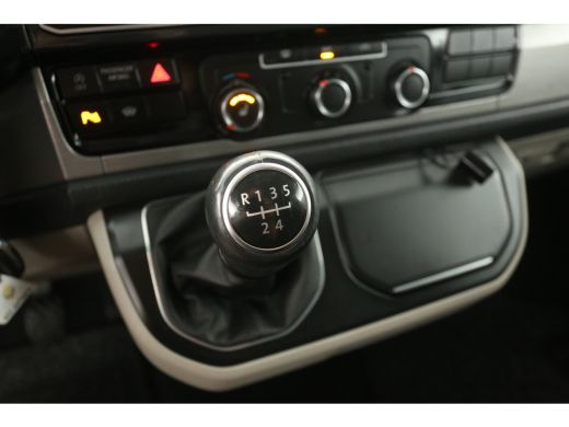 Volkswagen Transporter 2.0 TDI L2H1 | Dubbele Cabine | 5 Persoons | 140PK Airco ACC Camera Carplay PDC 17''LMV Trekhaak| ActivLease financial lease