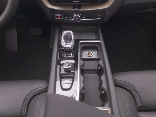 Volvo  XC60 2.0 T6 Plug-in hybrid AWD Ultra Dark | Luchtvering | Bowers & Wilkins | Massage | Nappa | Stoelve... ActivLease financial lease