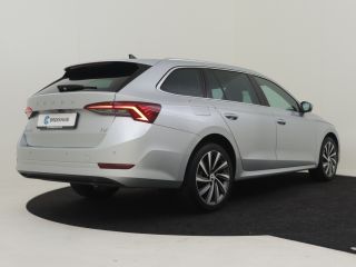 Skoda Octavia Combi 1.4 TSI iV PHEV Style 204pk Elektrische stoelen met geheugen | Camera achter | Led koplampe...