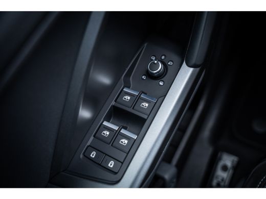 Audi Q3 35 TFSI S edition S-tronic | Cruise control adaptief met Stop&Go en stuurhulp | S Line exterieur ... ActivLease financial lease