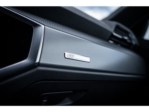 Audi Q3 35 TFSI S edition S-tronic | Cruise control adaptief met Stop&Go en stuurhulp | S Line exterieur ... ActivLease financial lease