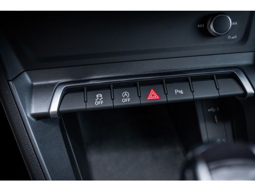 Audi Q3 35 TFSI S edition S-tronic | Cruise control adaptief met Stop&Go en stuurhulp | S Line exterieur ... ActivLease financial lease