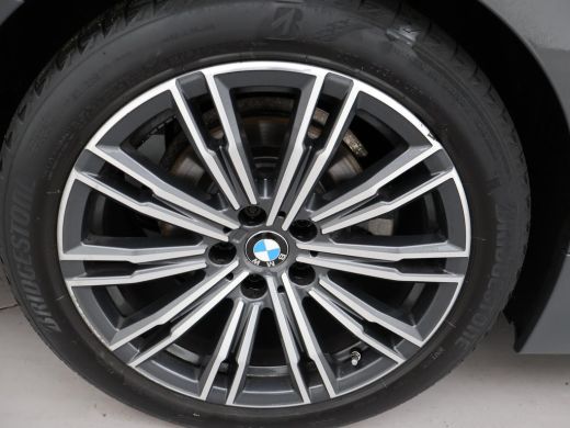 BMW 3 Serie Touring 318i AUT. M-SPORT DRAVITGRAU + SPORTSTOELEN | CAMERA | MEMORY | HIFI | SFEERVERLICHTING |... ActivLease financial lease