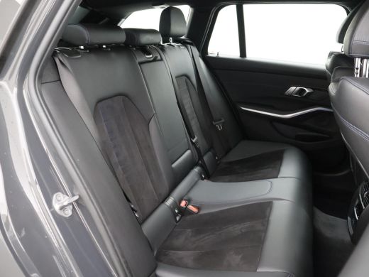 BMW 3 Serie Touring 318i AUT. M-SPORT DRAVITGRAU + SPORTSTOELEN | CAMERA | MEMORY | HIFI | SFEERVERLICHTING |... ActivLease financial lease